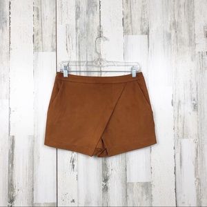 FAUX SUEDE SKORT WITH POCKETS